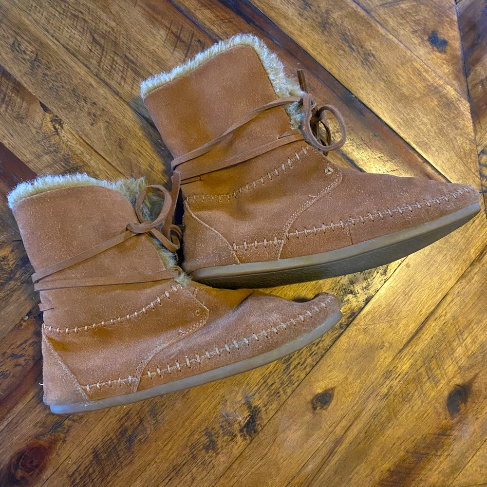 Toms boots size 7.5